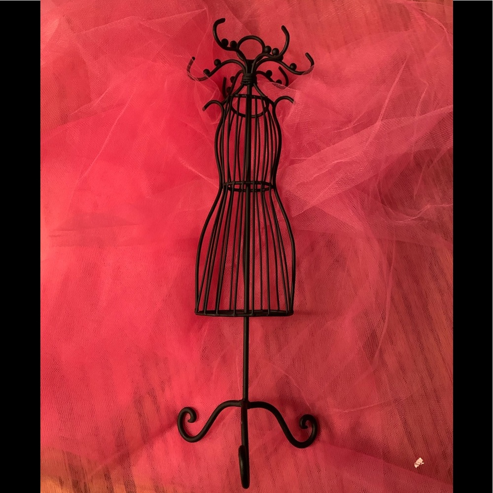 Black Metal Jewelry Holder
